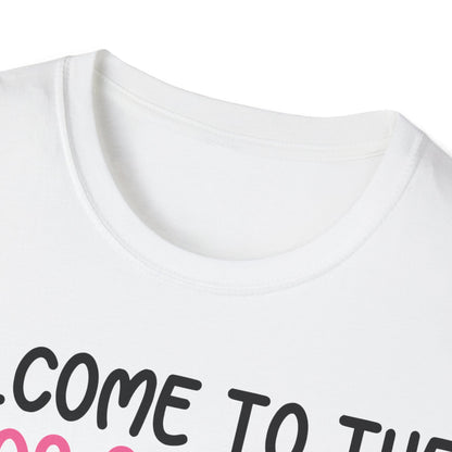 Damen T-Shirt mit Gans im pinken Bademantel und Spruch 'Welcome to the Chaos Show' – witziges Motiv für Frauen