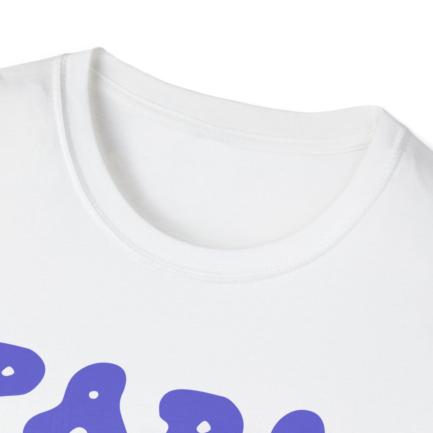 T-Shirt mit viermal Papa Schriftzug in geschwungener Schrift – Vatertagsgeschenk für Männer
