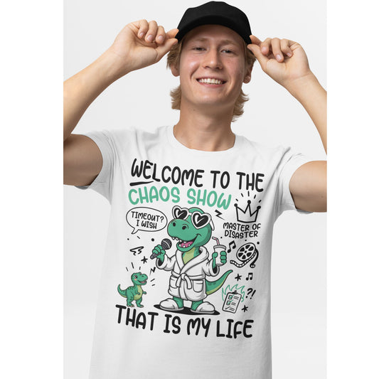 Lustiges T-Rex T-Shirt mit Spruch ‚Welcome to the Chaos Show‘ – Dino mit Herz-Sonnenbrille auf schwarzem Unisex Shirt“