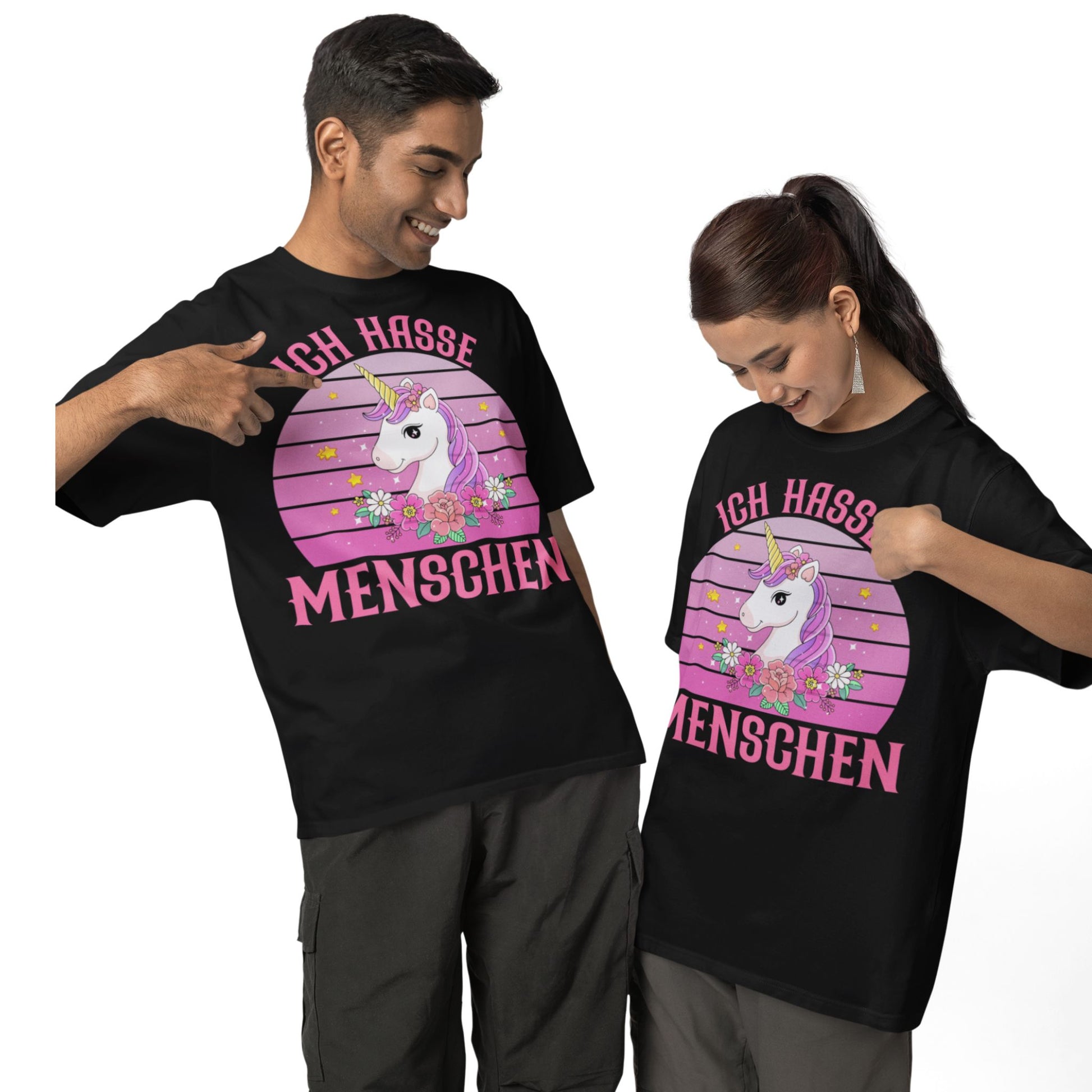 Schwarzes T-Shirt mit rosa Einhorn, Blumen und dem Spruch „Ich hasse Menschen“ – sarkastisch & bunt für Einhorn-Fans mit Attitüde