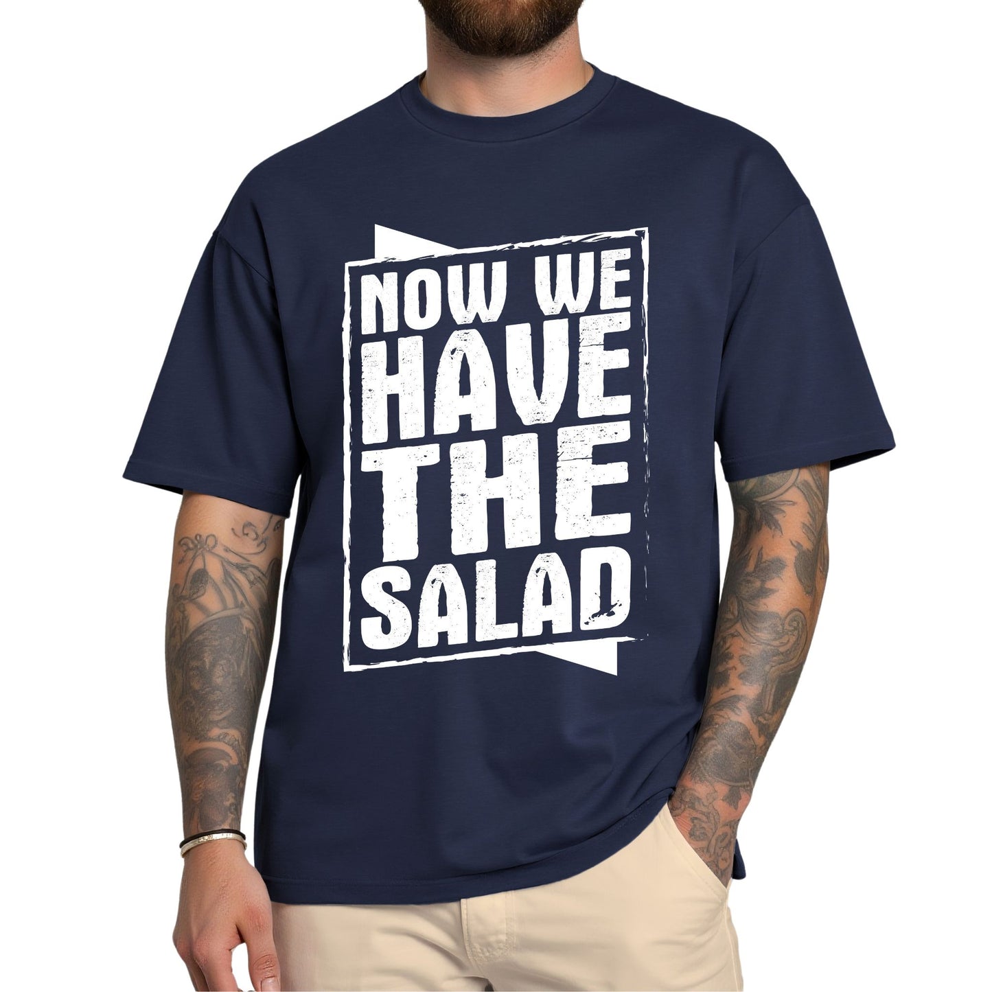 T-Shirt mit Aufdruck 'Now we have the salad' – lustiger englischer Spruch im Streetwear Look