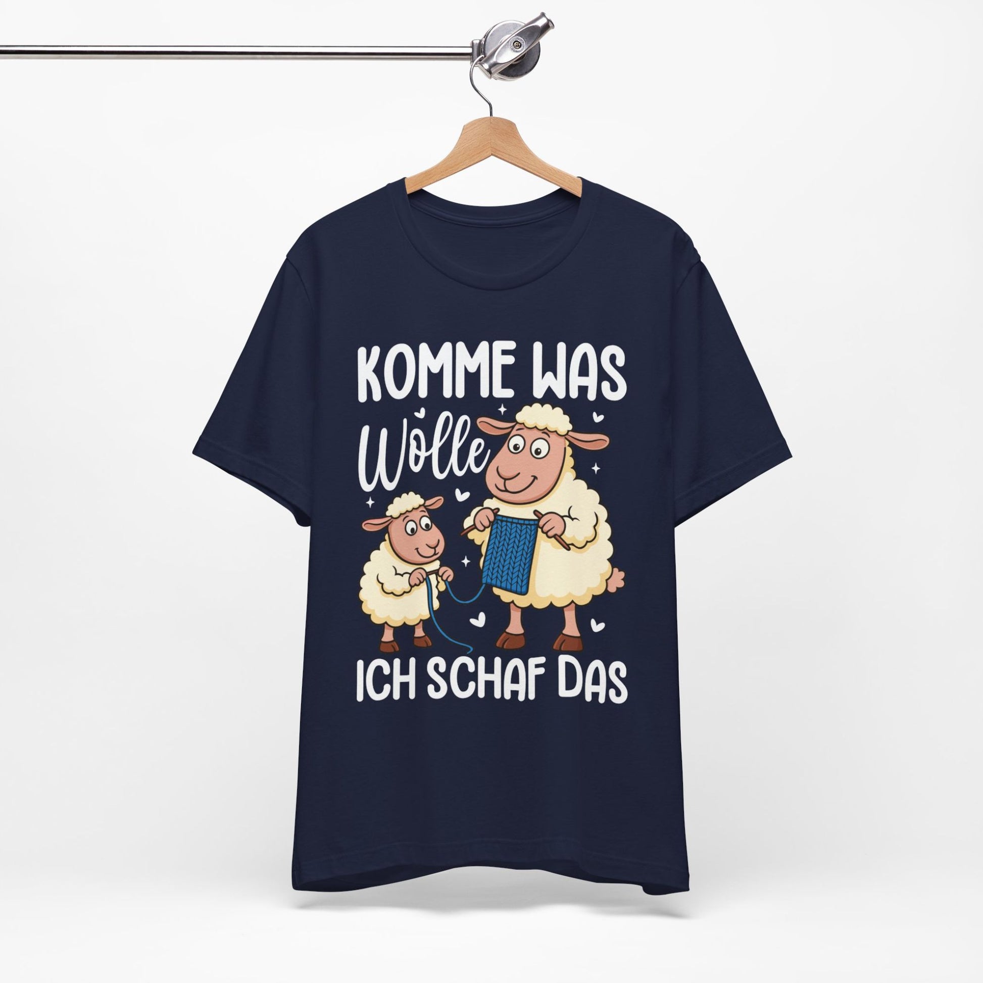 T-Shirt mit Spruch 'Komme was Wolle – Ich Schaf das' und zwei häkelnden Schafen – witziges DIY-Motiv