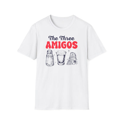 T-Shirt mit Aufdruck 'THE AMIGOS' und Motiven: Salzstreuer, Tequila-Shot & Zitrone – witziges Partymotiv"