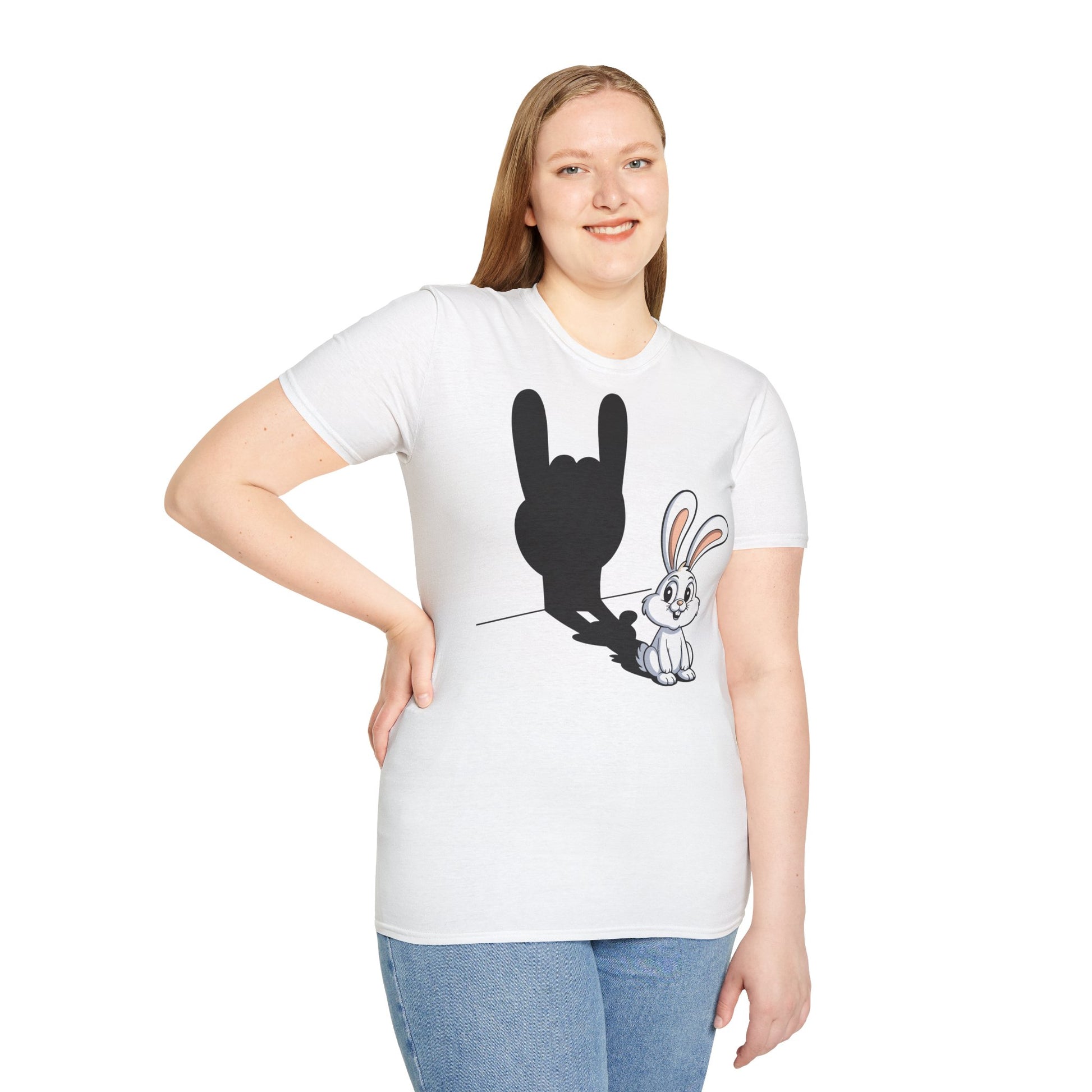 Weißes Unisex T-Shirt mit süßem Hasen und Schatten, der das Rock’n’Roll-Handzeichen zeigt – „Let’s Rock“-Motiv