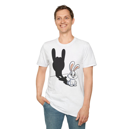 Weißes Unisex T-Shirt mit süßem Hasen und Schatten, der das Rock’n’Roll-Handzeichen zeigt – „Let’s Rock“-Motiv