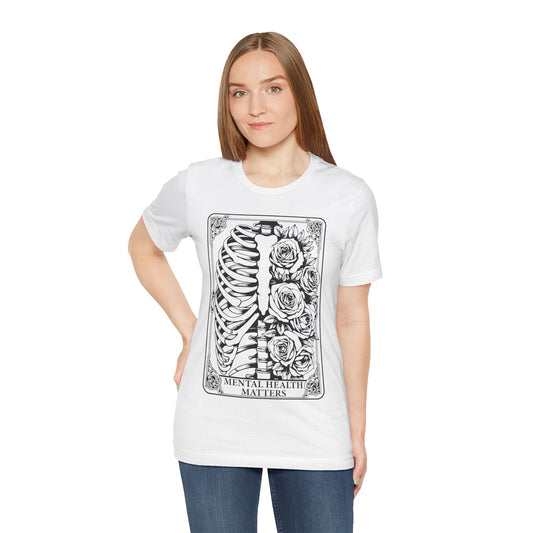 Cooles T-Shirt mit Skelett und Rosen, ideal für Fans von Tarot oder Gothic-Stil.