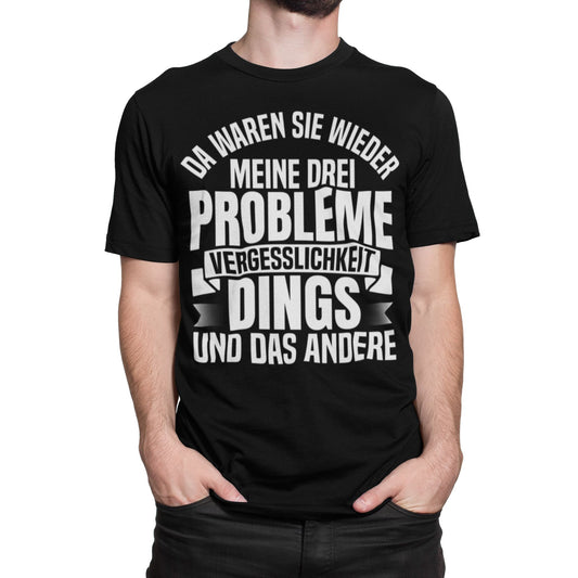 Mann trägt Schwarzes T-Shirt mit weißem Spruch „Da waren sie wieder, meine drei Probleme: Vergesslichkeit, Dings und das andere“ – Lustiges Funshirt Unisex
