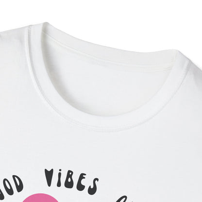 T-Shirt mit Spruch 'Good Vibes Only' und Smiley für Frauen – positives Sommer-Shirt mit Statement