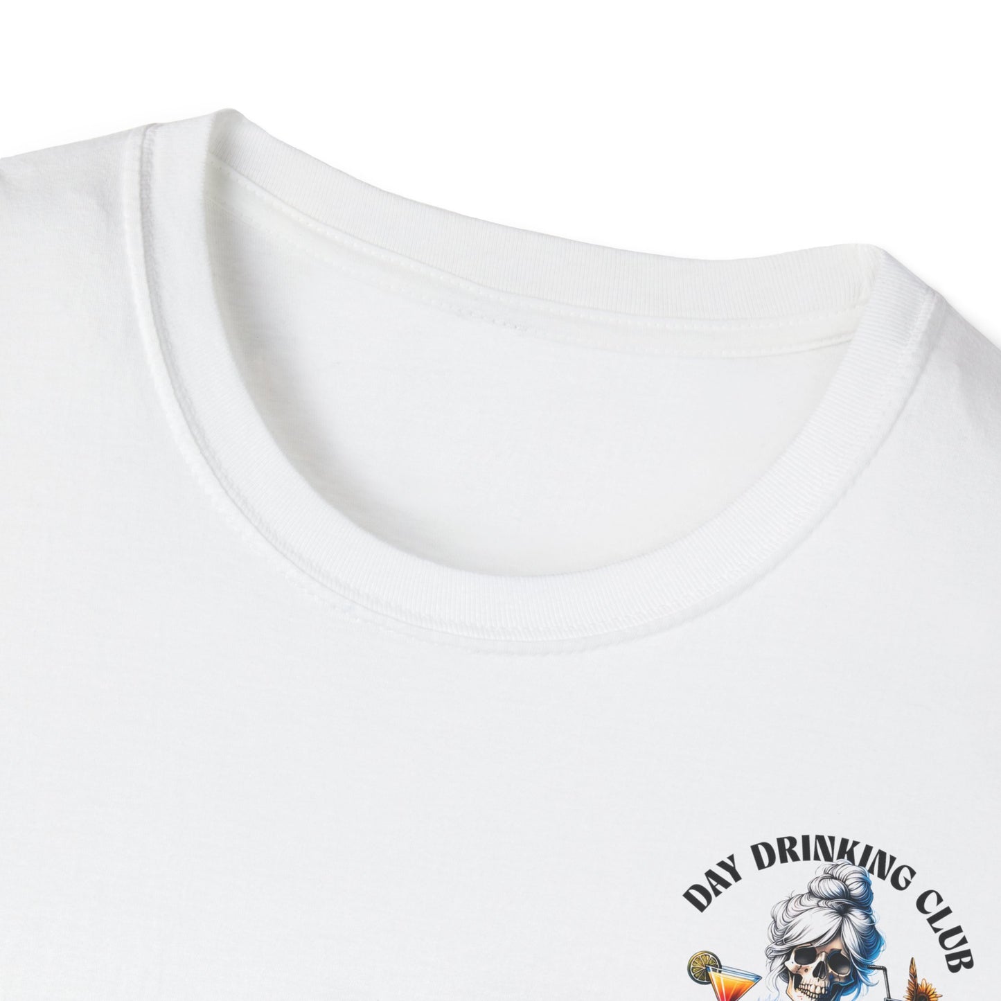 Unisex T-Shirt mit Aufdruck 'Day Drinking Club – Official Member' und Rückseite: Skelett-Dame mit zwei Cocktails