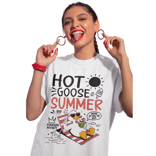 Sommerliches T-Shirt mit relaxter Gans im Liegestuhl und Cocktail – Hot Goose Summer Motiv