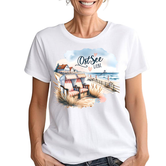T-Shirt Ostsee Liebe – Maritimes Design mit Herz. Für alle Küstenfans ✓ Strandkorb & Meeresblick ✓