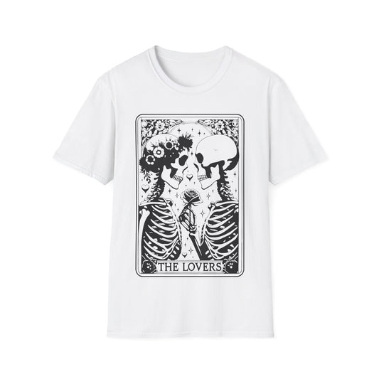 The Lovers Tarot T-Shirt – weißes Unisex Shirt mit zwei verliebt blickenden Skeletten im Tarotkarten-Stil