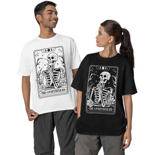 The Overthinker Tarot T-Shirt – Unisex Skelett Design im mystischen Stil, perfekt für Grübler und Spirituelle