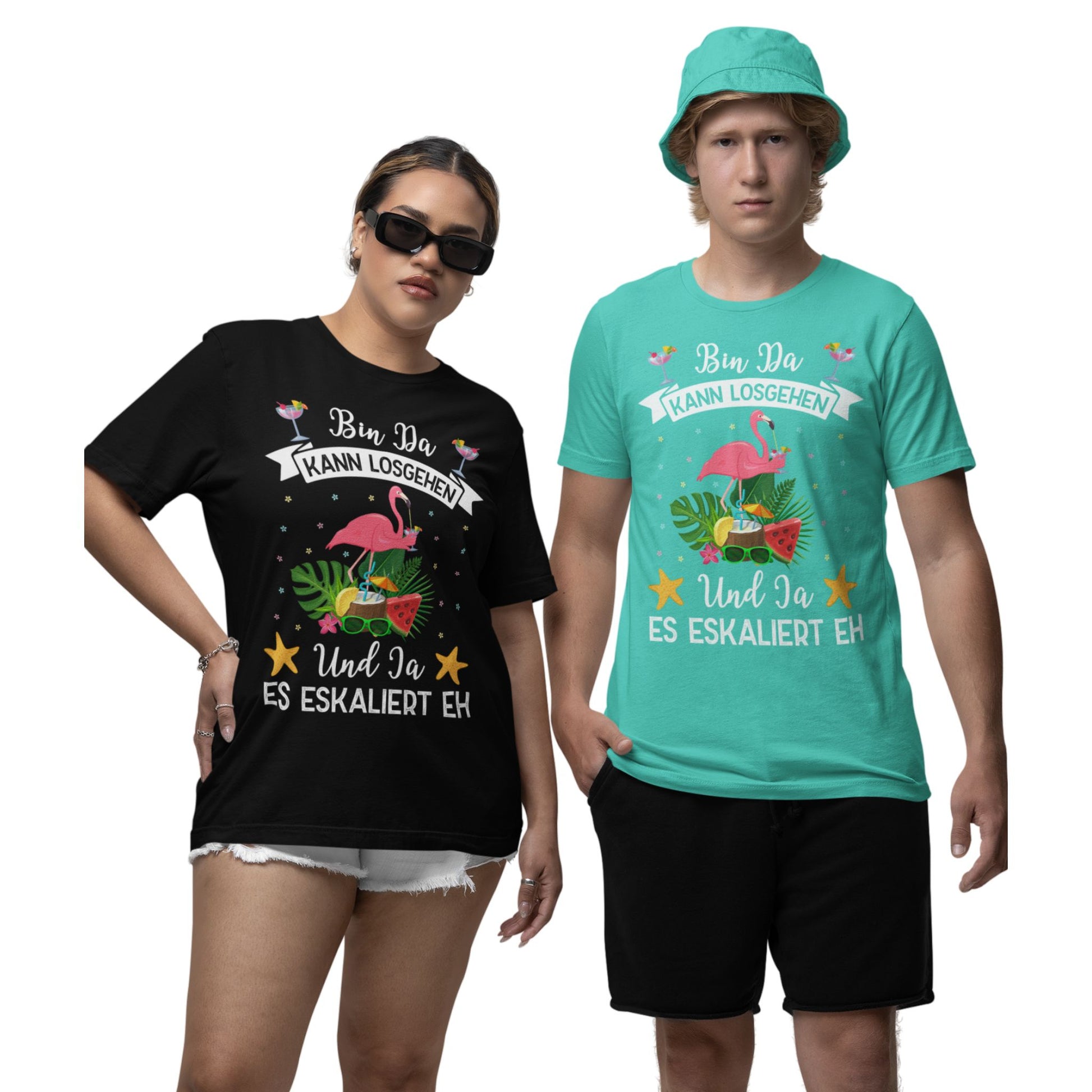 Zwei junge Erwachsene tragen farbige Partyshirts mit Flamingo-Motiv und dem Spruch „Bin da, kann losgehen – Und ja, es eskaliert eh“