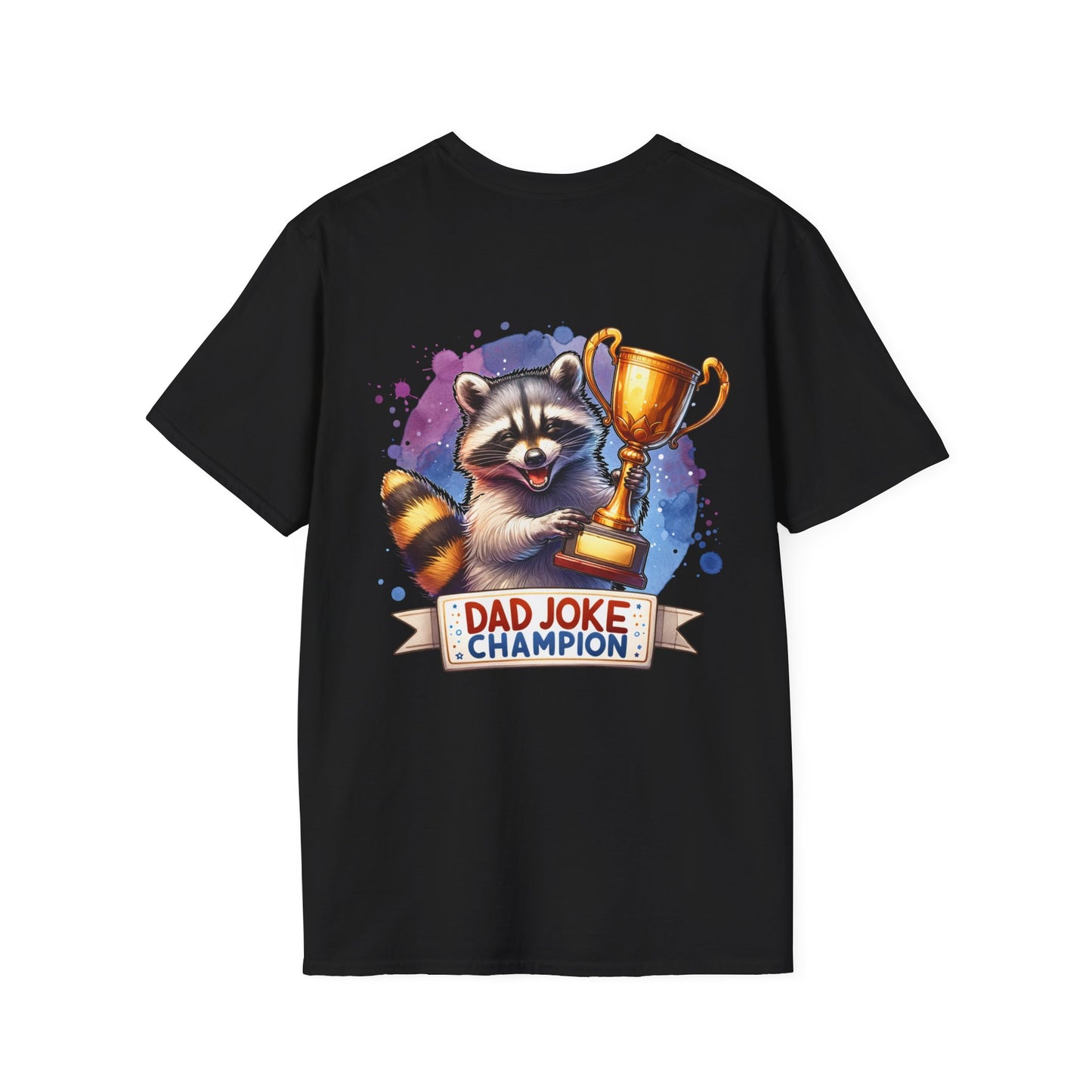 T-Shirt mit Spruch 'Dad Joke Champion' – Front- & Rückenprint mit Pokal und Waschbär – lustiges Vatertags-Shirt"