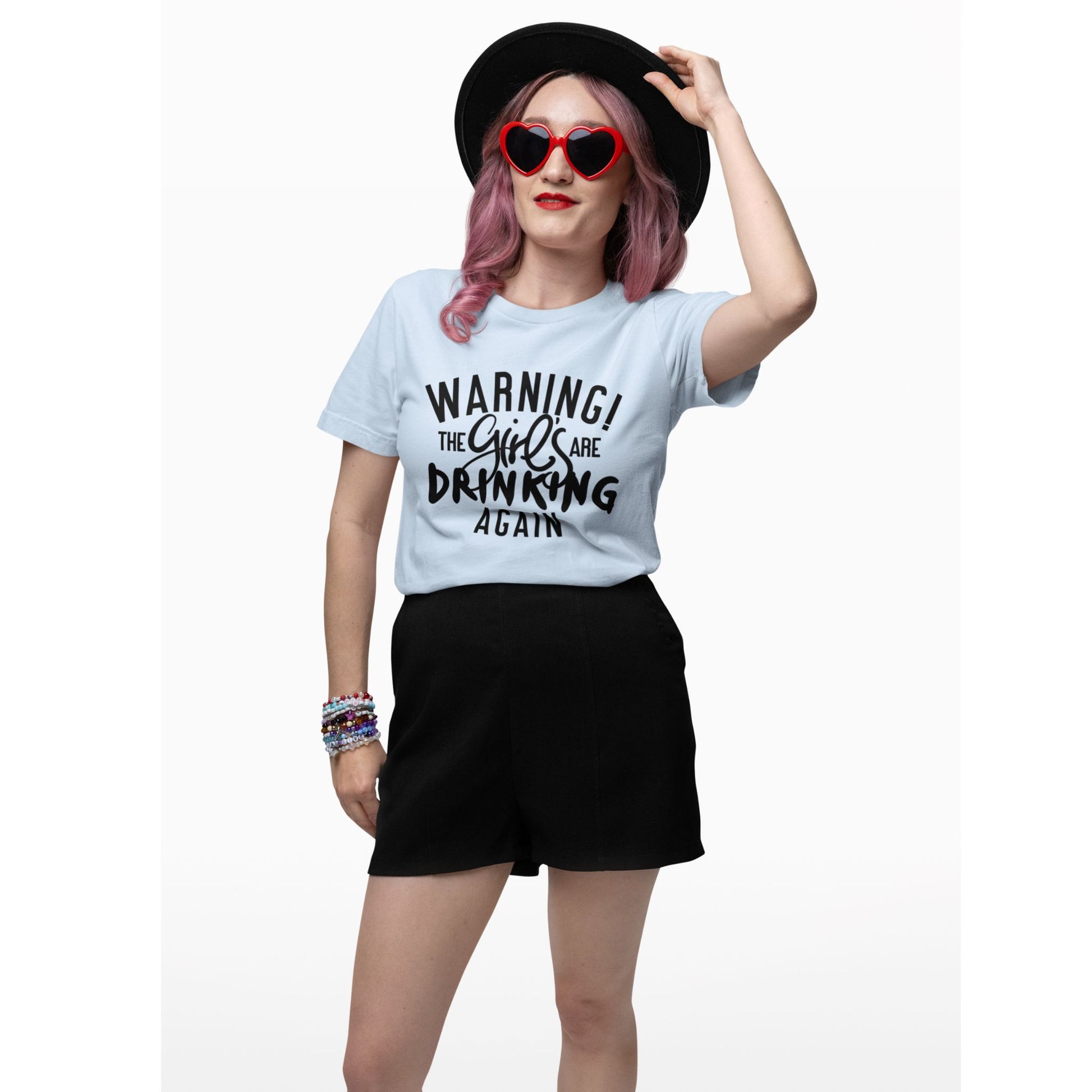 T-Shirt mit Spruch 'Warning: The Girls Are Drinking Again' – lustiges Partyshirt für Fraue