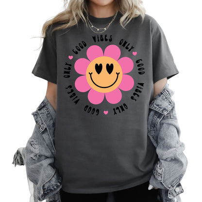 T-Shirt mit Spruch 'Good Vibes Only' und Smiley für Frauen – positives Sommer-Shirt mit Statement