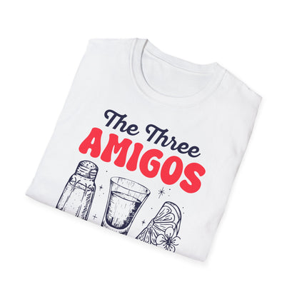 T-Shirt mit Aufdruck 'THE AMIGOS' und Motiven: Salzstreuer, Tequila-Shot & Zitrone – witziges Partymotiv"