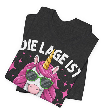 Unisex T-Shirt mit Einhorn und Spruch 'Die Lage ist besäufniserregend' – witziges Partymotiv mit Cocktails"