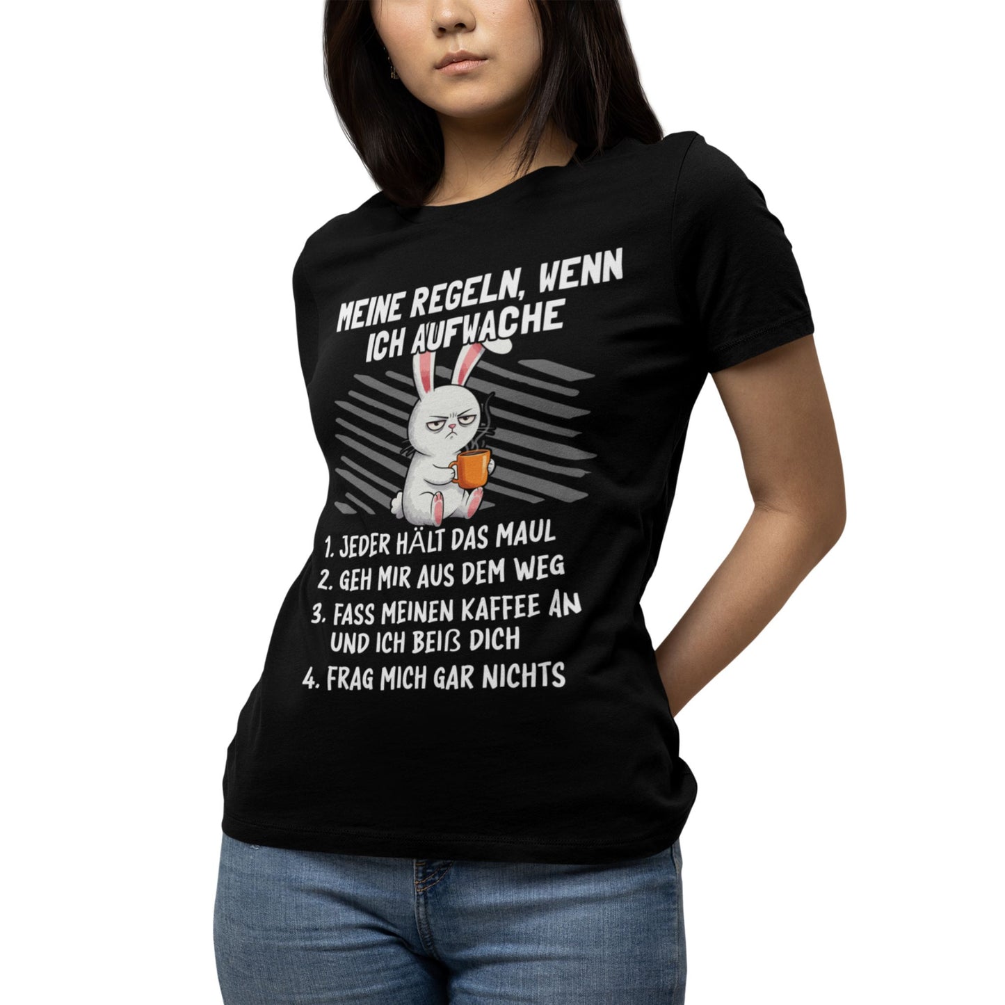 T-Shirt mit Spruch 'Meine Regeln, wenn ich aufwache' – Hasenmotiv mit Kaffeebecher – lustiges Morgenmuffel-Shirt