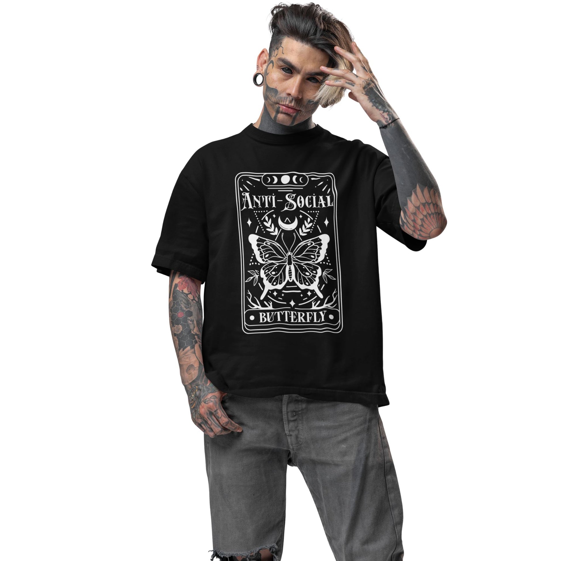Unisex T-Shirt mit Aufschrift 'Anti-Social Butterfly' und mystischem Tarotkarten-Design – okkultes Funshirt für Introvertierte"