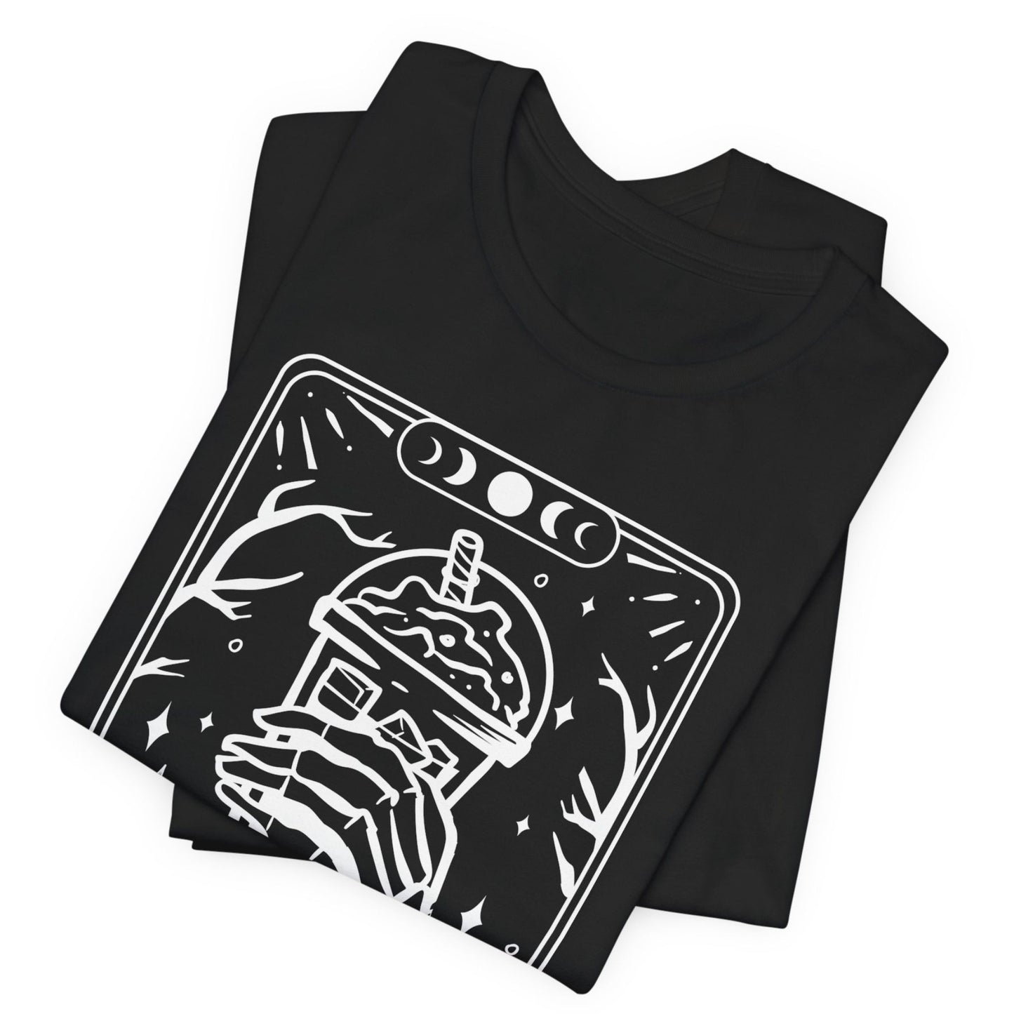 T-Shirt mit Tarot-Motiv 'The Iced Coffee' – lustiges Unisex Shirt im mystischen Stil für Kaffeeliebhaber