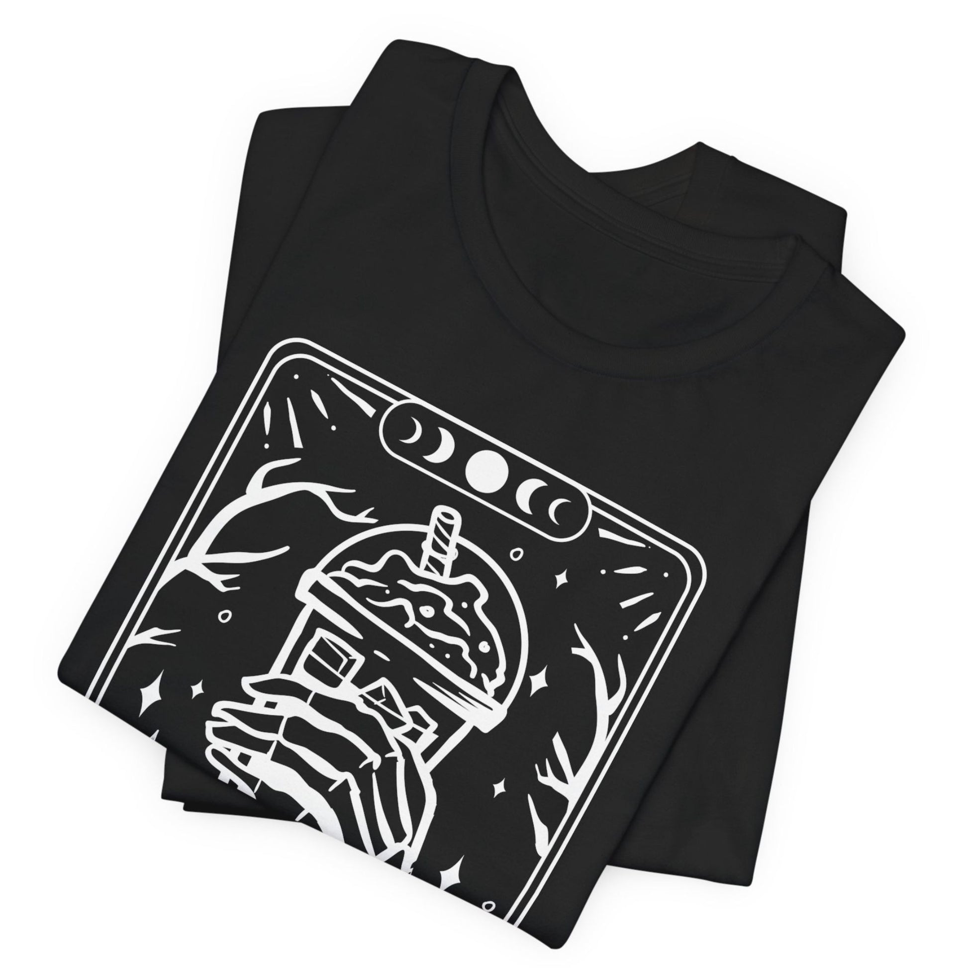 T-Shirt mit Tarot-Motiv 'The Iced Coffee' – lustiges Unisex Shirt im mystischen Stil für Kaffeeliebhaber