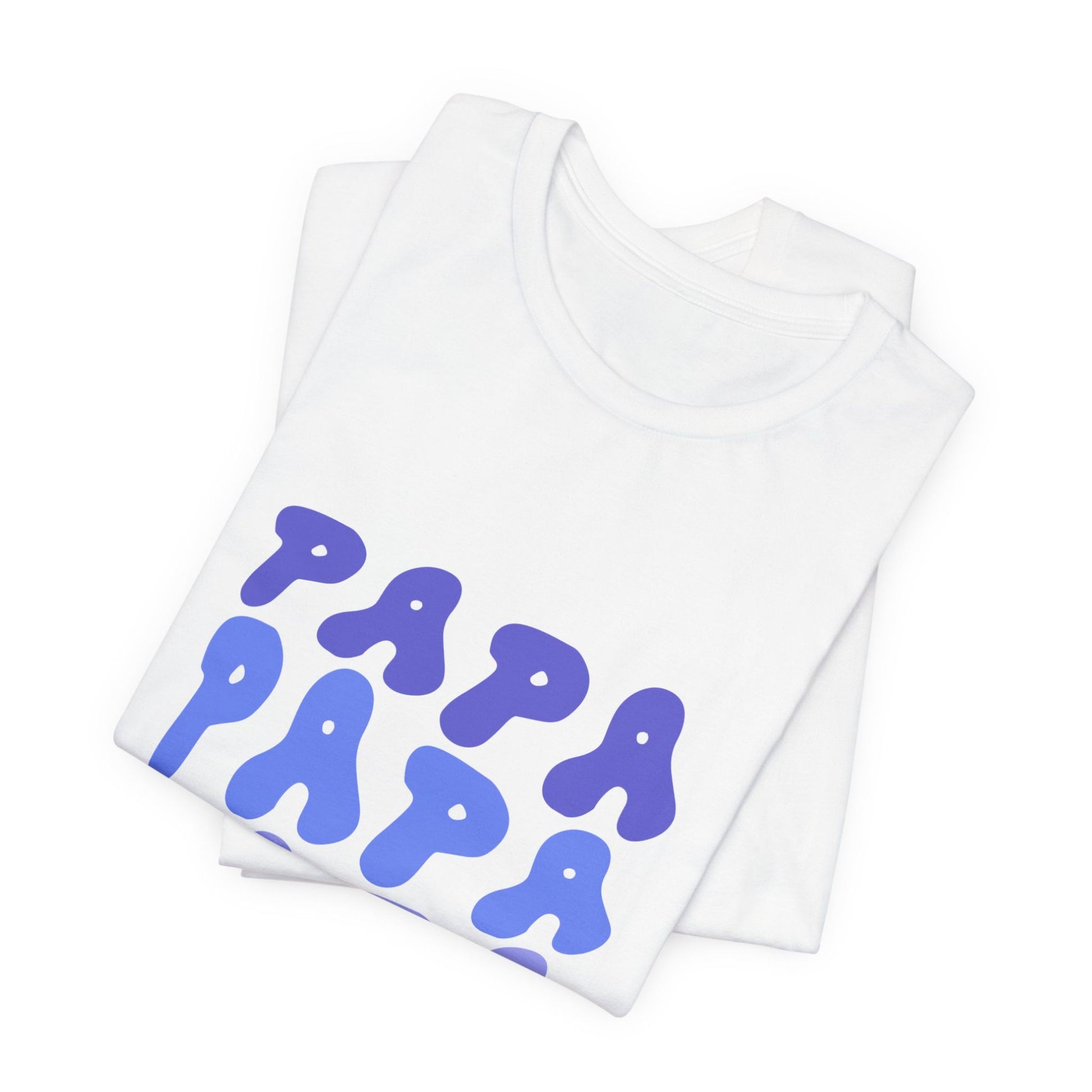 T-Shirt mit viermal Papa Schriftzug in geschwungener Schrift – Vatertagsgeschenk für Männer