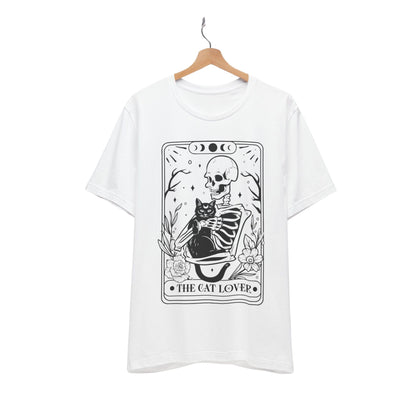 T-Shirt mit Skelett & Katze im Tarotkarten-Design – okkultes Cat Lover Shirt im Unisex Style