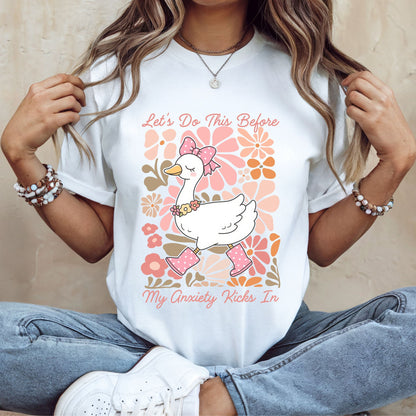 T-Shirt mit Spruch 'Let’s do this before my anxiety kicks in' und süßer Comic-Gans mit Blumen und Gummistiefeln