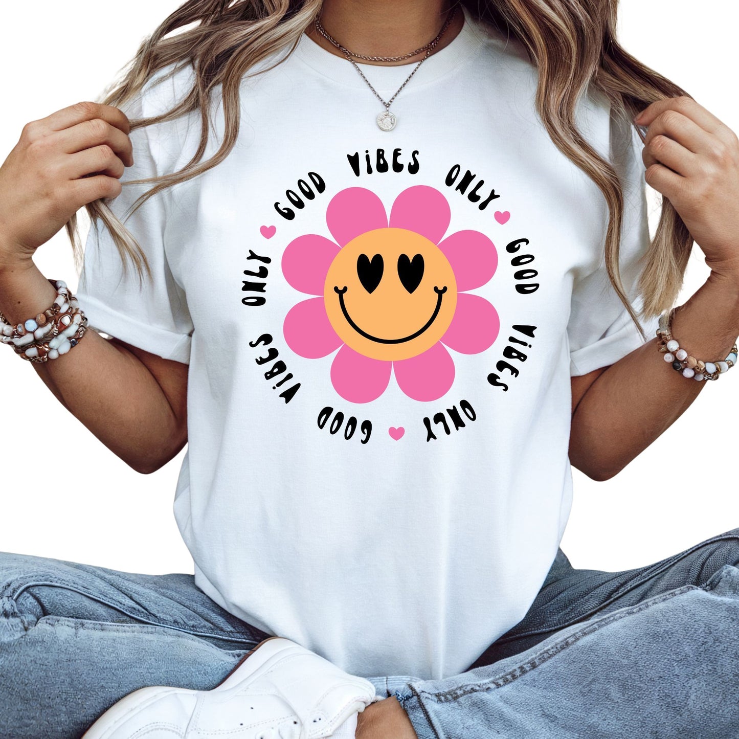 T-Shirt mit Spruch 'Good Vibes Only' und Smiley für Frauen – positives Sommer-Shirt mit Statement