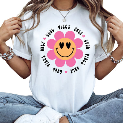 T-Shirt mit Spruch 'Good Vibes Only' und Smiley für Frauen – positives Sommer-Shirt mit Statement