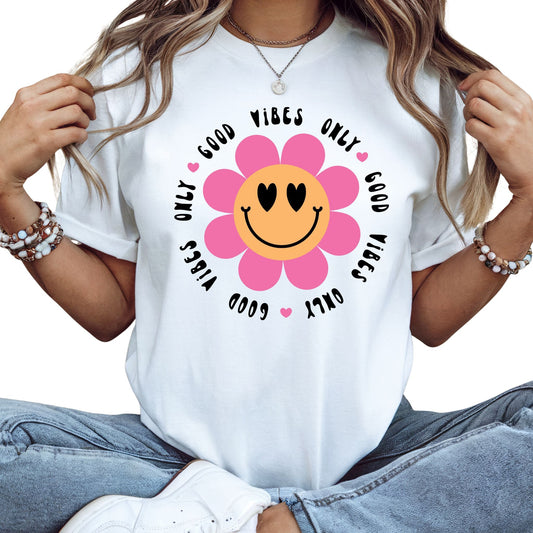 T-Shirt mit Spruch 'Good Vibes Only' und Smiley für Frauen – positives Sommer-Shirt mit Statement