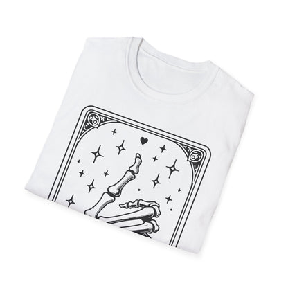 The Like Tarot T-Shirt – weißes Unisex Shirt mit Skelett und Daumen hoch im Tarotkarten-Stil