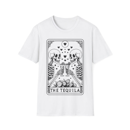 The Tequila Tarot T-Shirt – weißes Unisex Shirt mit zwei Skeletten, die mit Pinnchen anstoßen im Tarotkarten-Stil