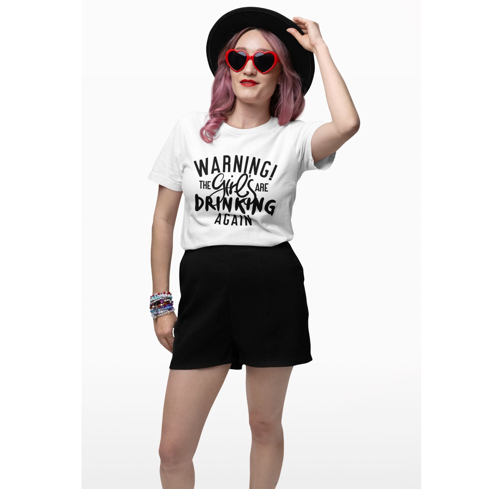 T-Shirt mit Spruch 'Warning: The Girls Are Drinking Again' – lustiges Partyshirt für Fraue